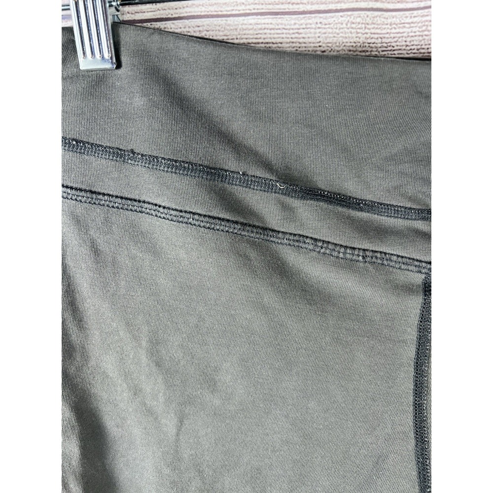 Nike Dri-FIT Women's Medium Gray Compression Shorts Pockets Activewear - Picture 4 of 6